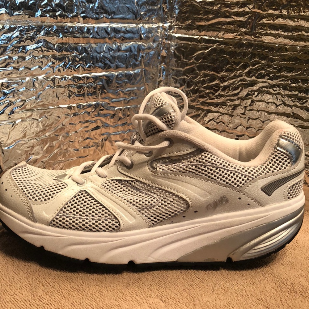Ryka Women's Leather walking/running shoes size 8